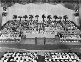 這是大會(huì)主席臺(tái)（資料照片）。